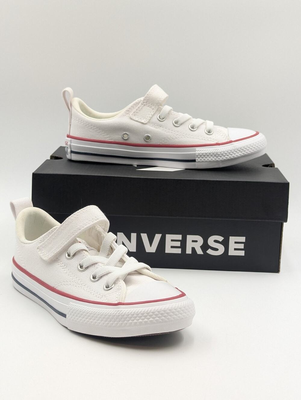 Converse Girls Youth Size 1.5 Chuck Taylor All Star Malden Street 1V Ox Sneakers